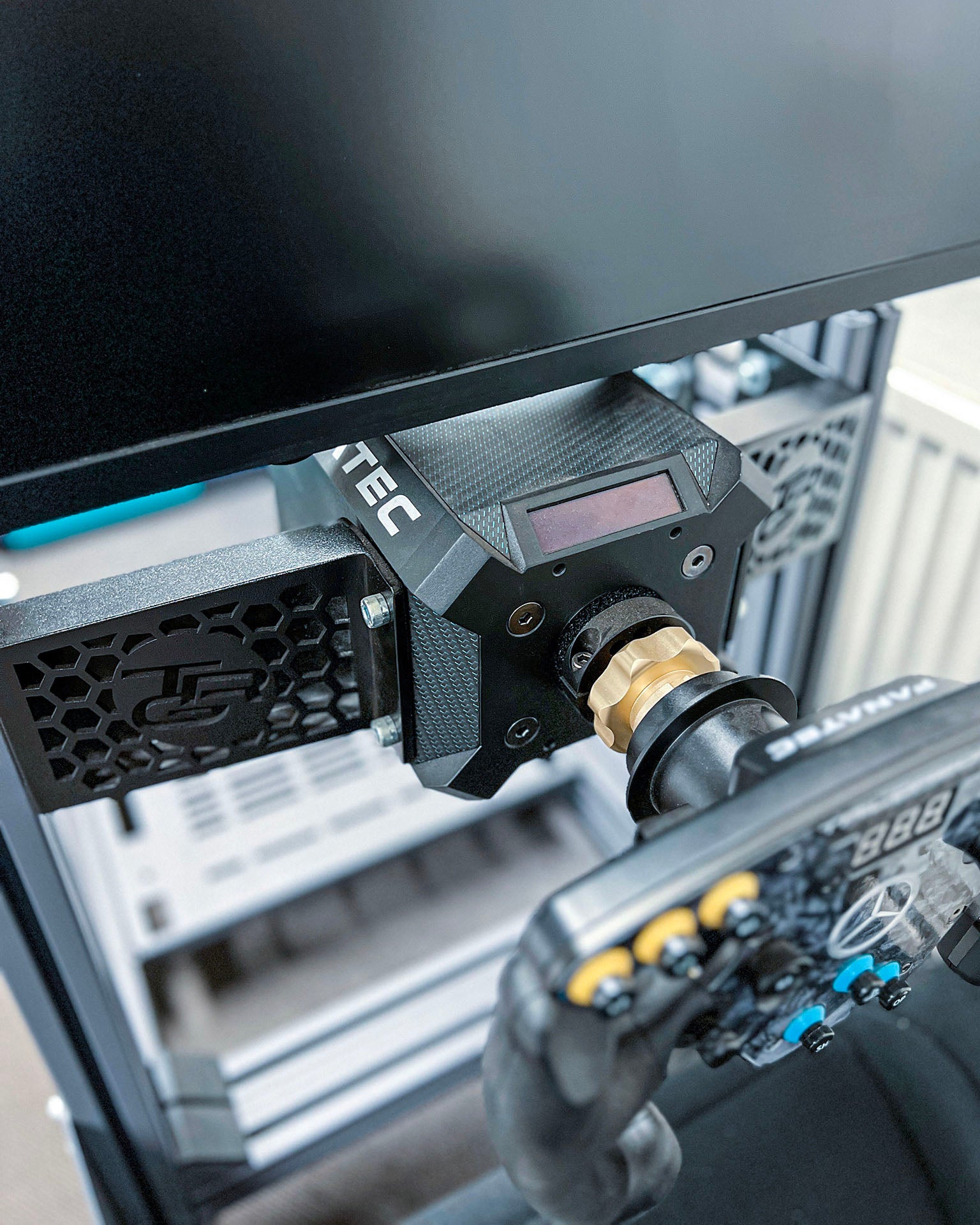 Fanatec DD1 + DD2 Side Mount – Aufnahme der verschraubten Halterung in Schwarz, vibrationsfeste Verbindung am Sim Rig | TailoredRig