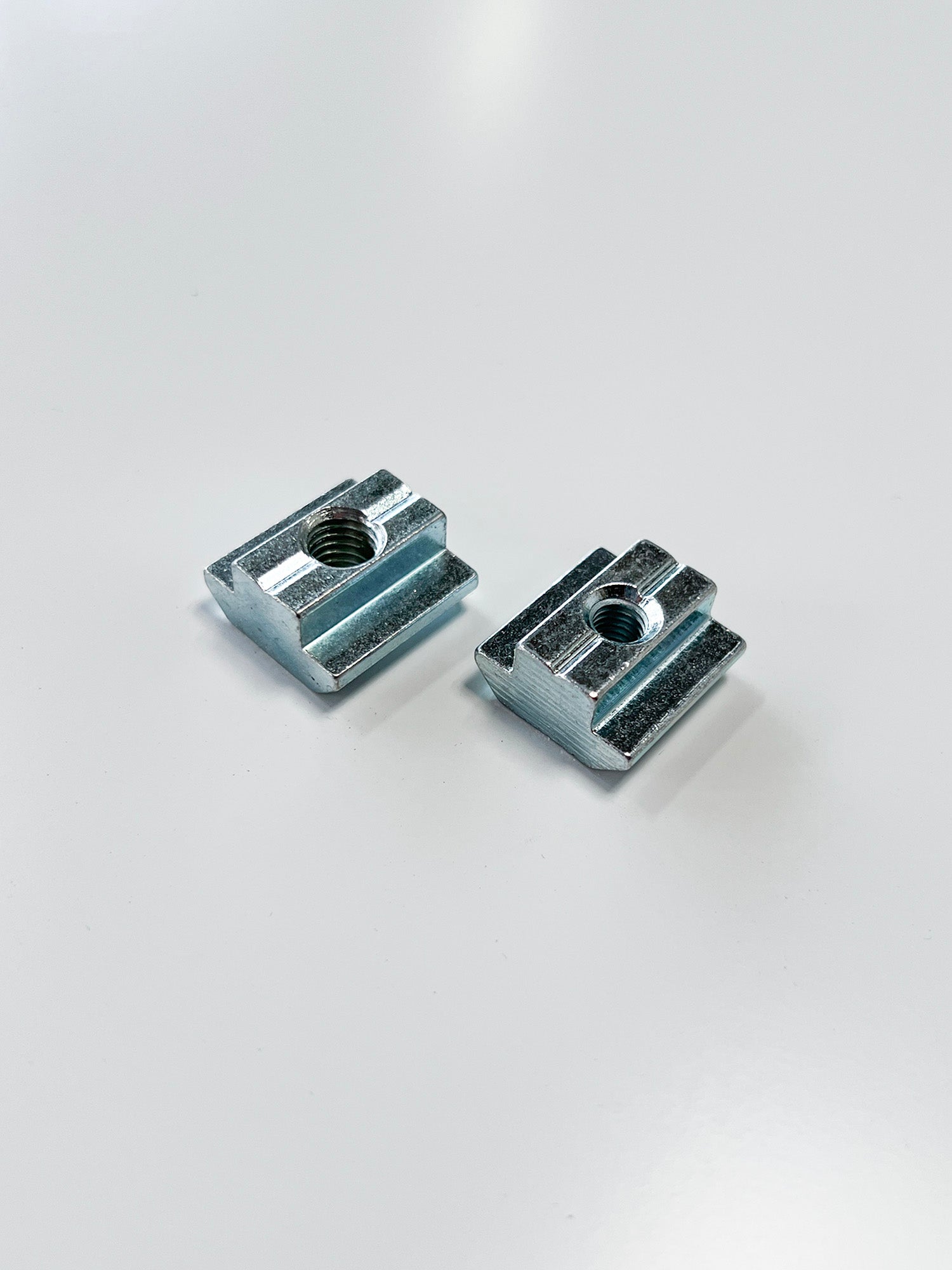 Nutensteine schwer Nut 10, verzinkt, M6 und M8 | TailoredRig